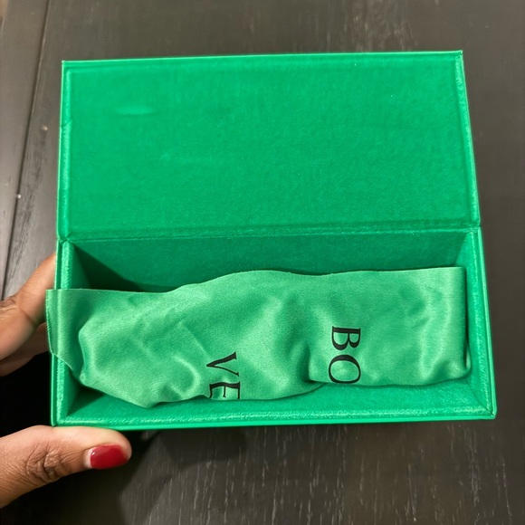 Beautiful AUTHENTIC Bottega Veneta Shades - Picture 6 of 8